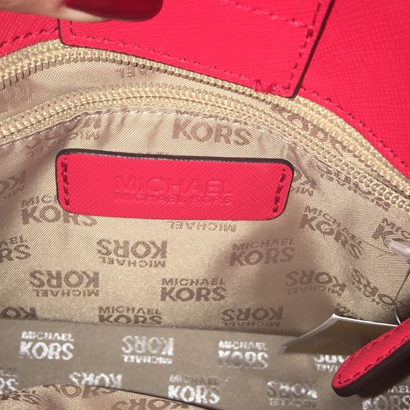 NWT Michael Kors “Karla” crossbody bag in sangria - Picture 7 of 8